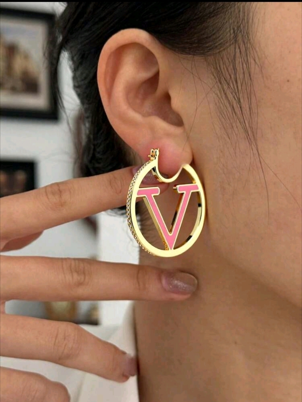 Fashion Jewelry Gold Hoop Earrings with Pink V Motif